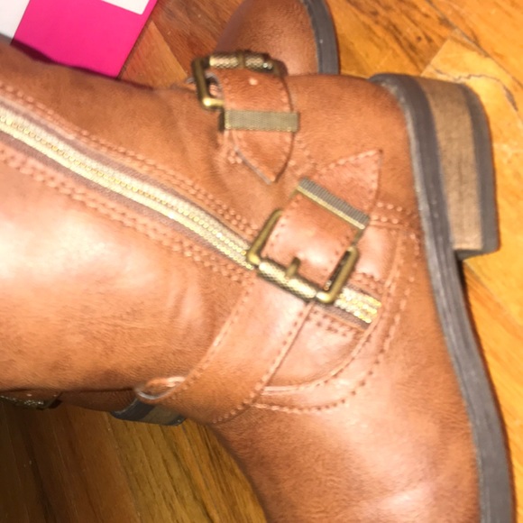 Boots - Picture 3 of 6